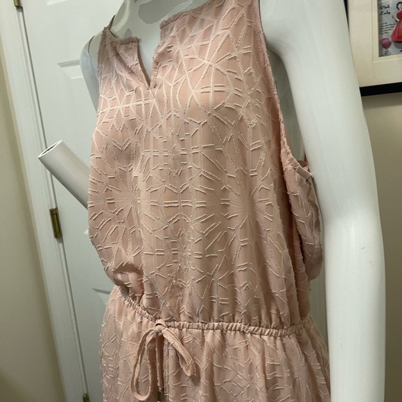 Massimo beautiful fancy dress with unique design . Perfect peach color - Picture 3 of 12